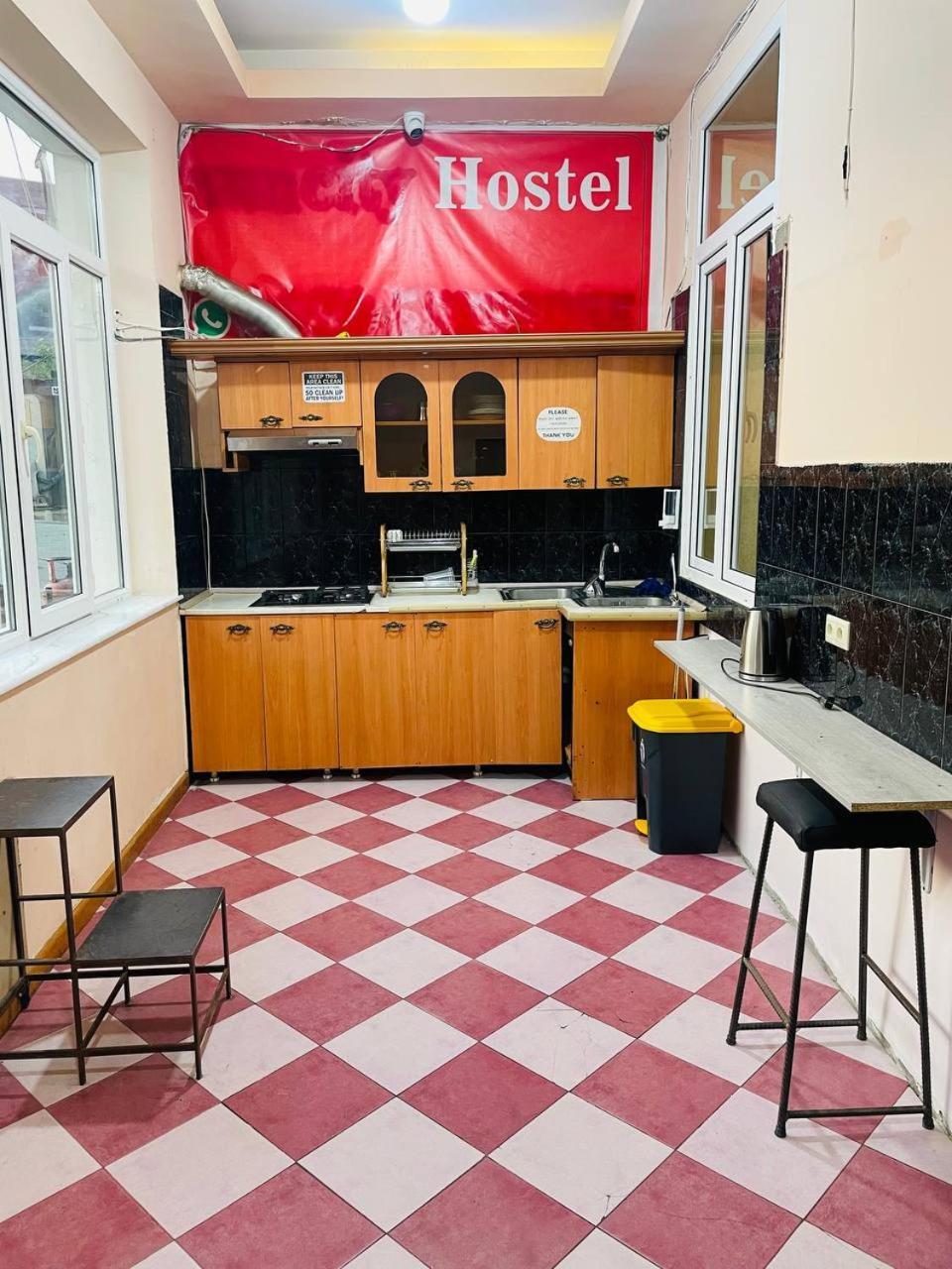 Olympic Hostel 耶烈万 外观 照片