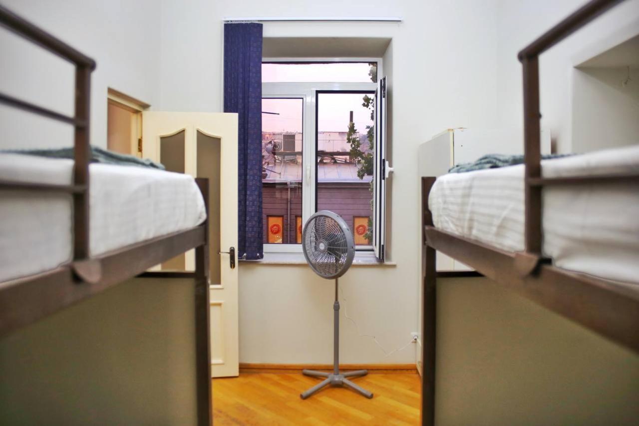 Olympic Hostel 耶烈万 外观 照片