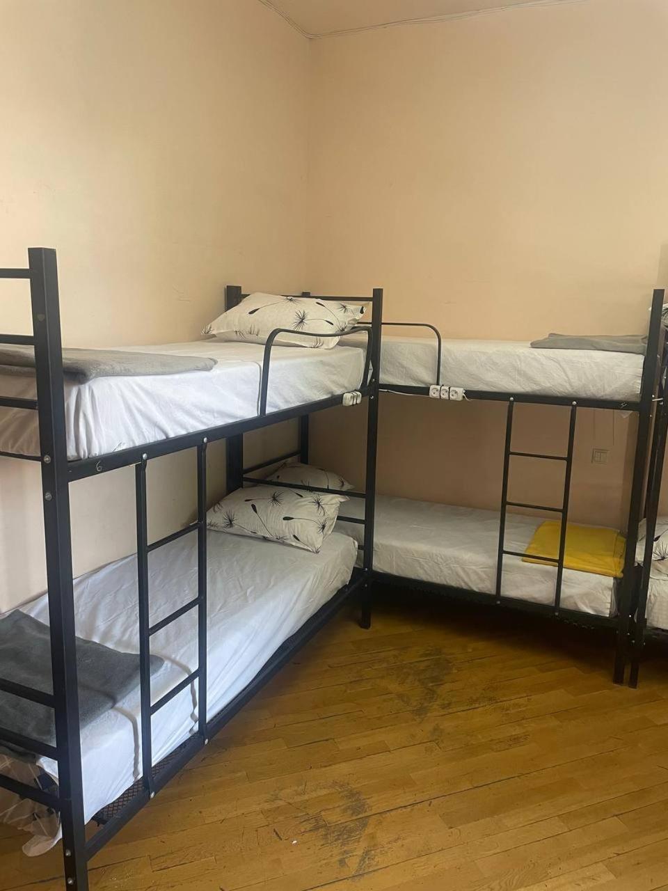 Olympic Hostel 耶烈万 外观 照片