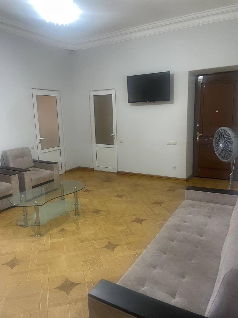 Olympic Hostel 耶烈万 外观 照片