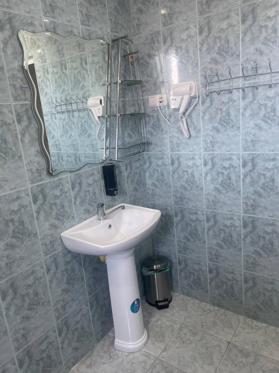 Olympic Hostel 耶烈万 外观 照片